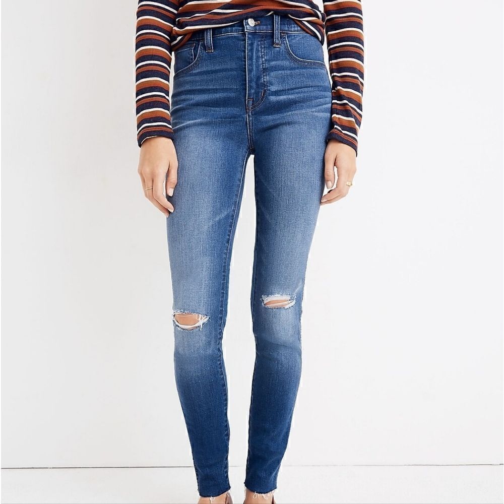 Madewell 10" Roadtripper Jeans: Knee-Rip Edition Size 24